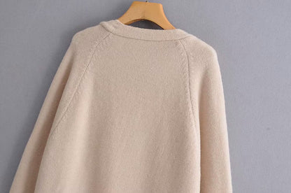 Well Tailored Cardigan with a Graceful Silhouette