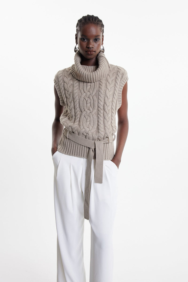 Beautifully Finished Top in a Timeless Design