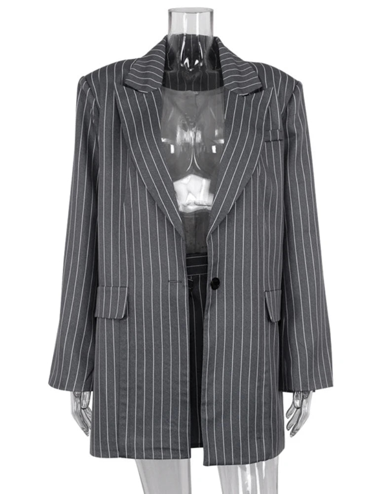 Effortlessly Elegant Coat with a Timeless Design