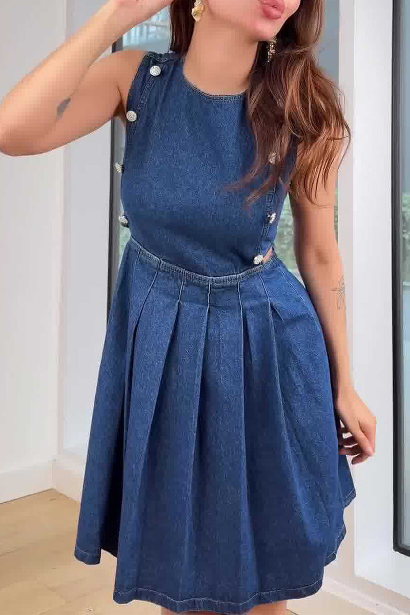 Beautifully Crafted Dress in a Classic Style
