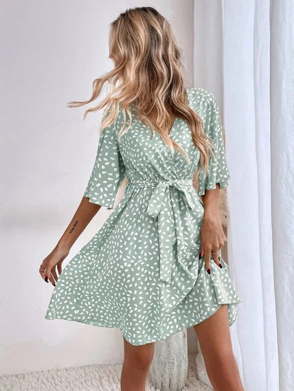 Effortlessly Elegant Dress with a Timeless Design