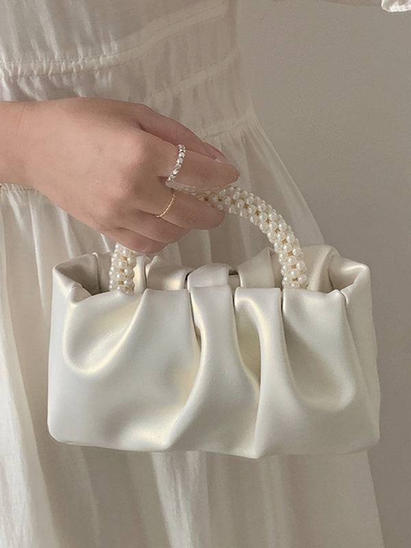 Well Tailored Bag with a Graceful Silhouette