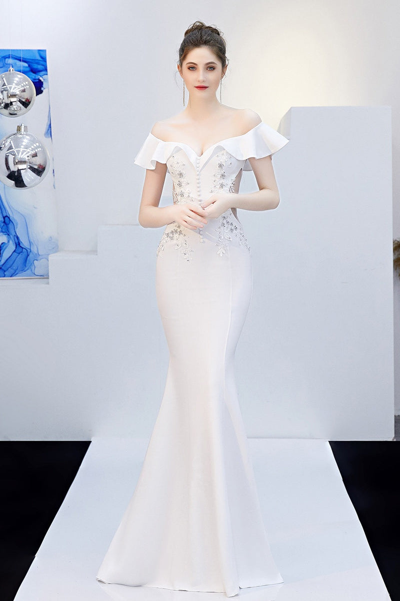 Well Tailored Dress with a Graceful Silhouette