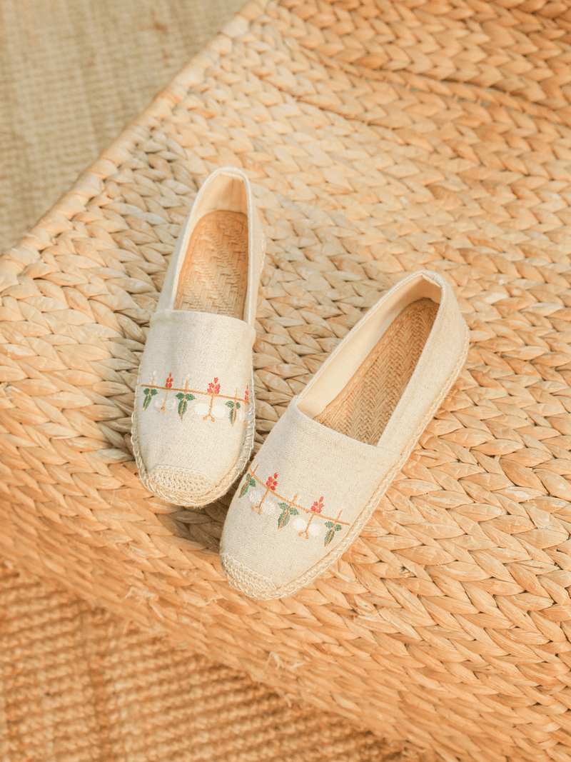 Effortlessly Elegant Garment with a Timeless Design