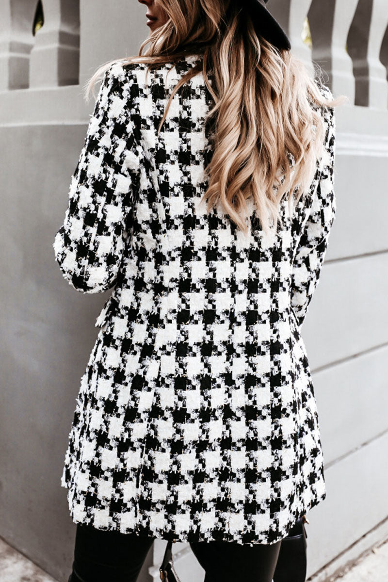 Effortlessly Elegant Garment with a Timeless Design