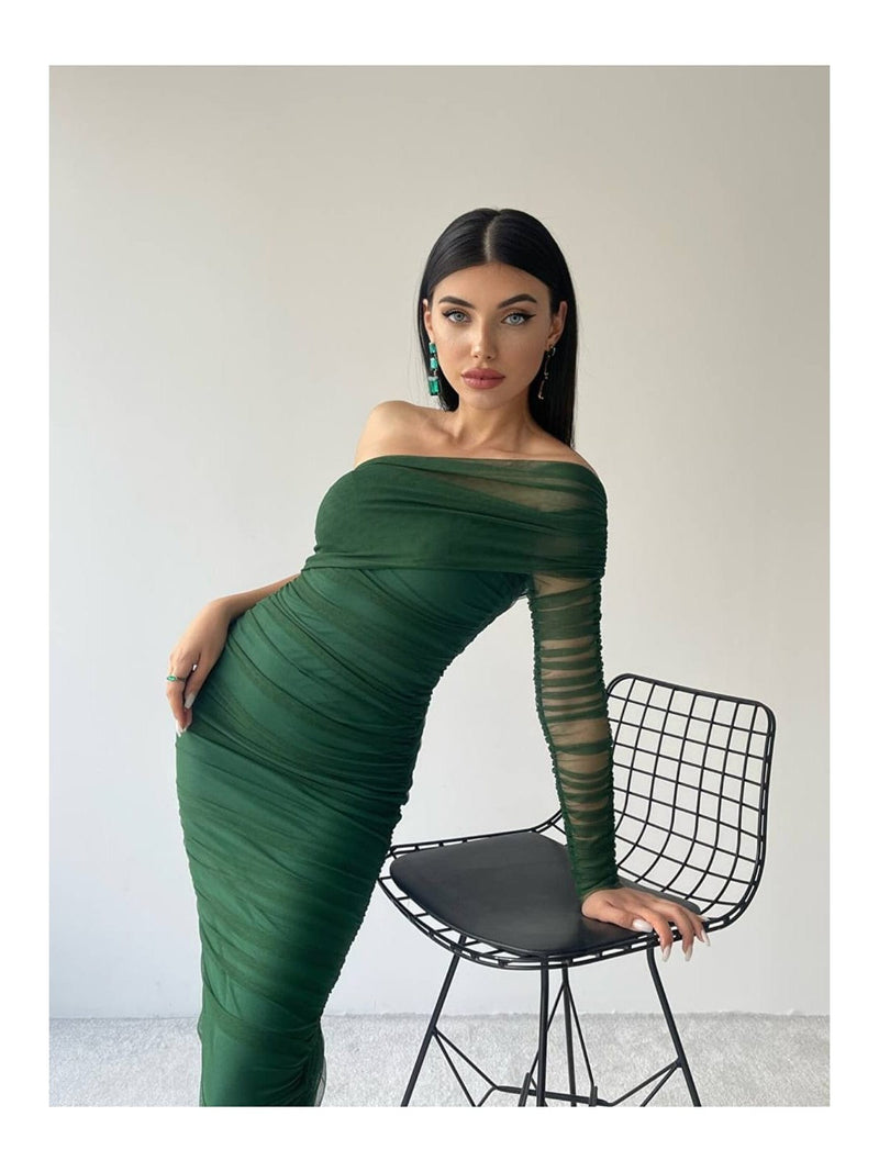 Beautifully Finished Dress in a Timeless Design