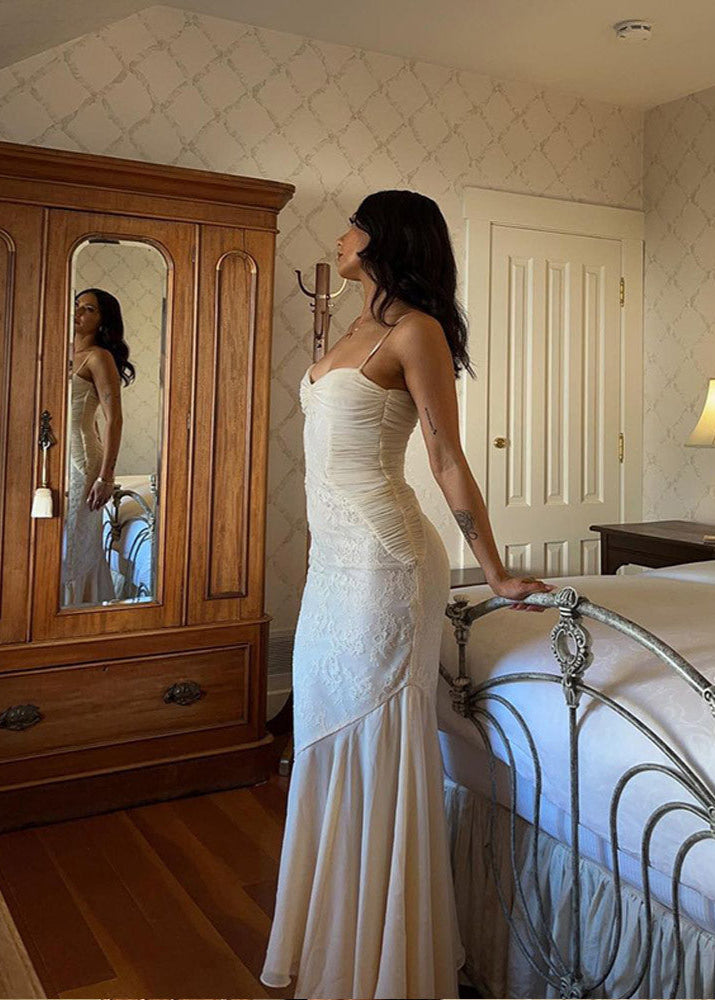 Effortlessly Elegant Garment with a Timeless Design