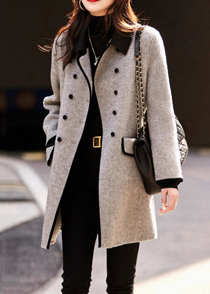 Well Tailored Coat with a Graceful Silhouette