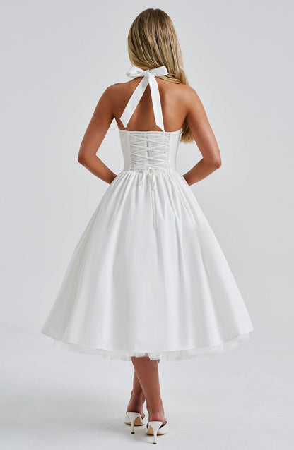 Effortlessly Elegant Dress with a Timeless Design