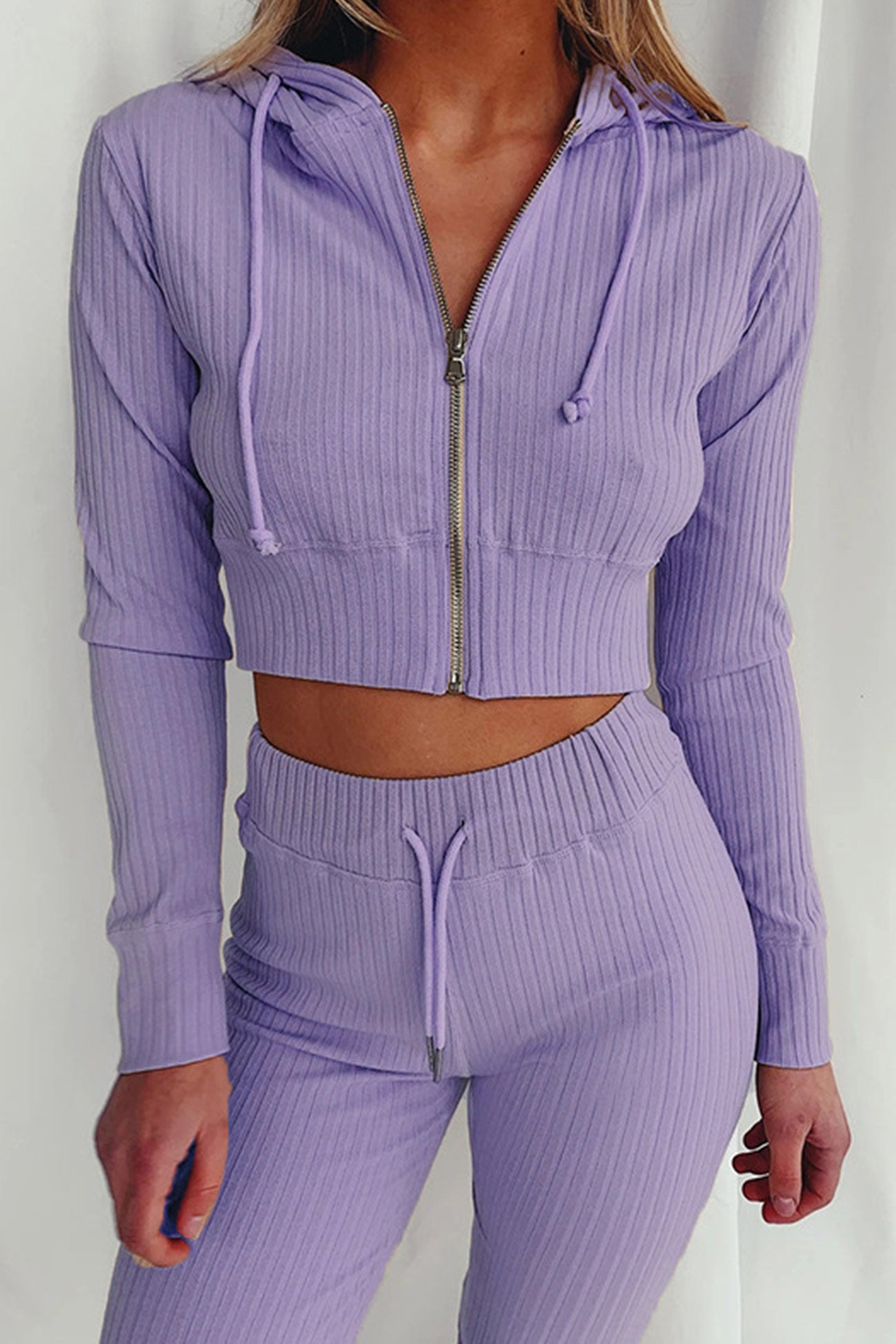 Well Tailored Pants with a Graceful Silhouette