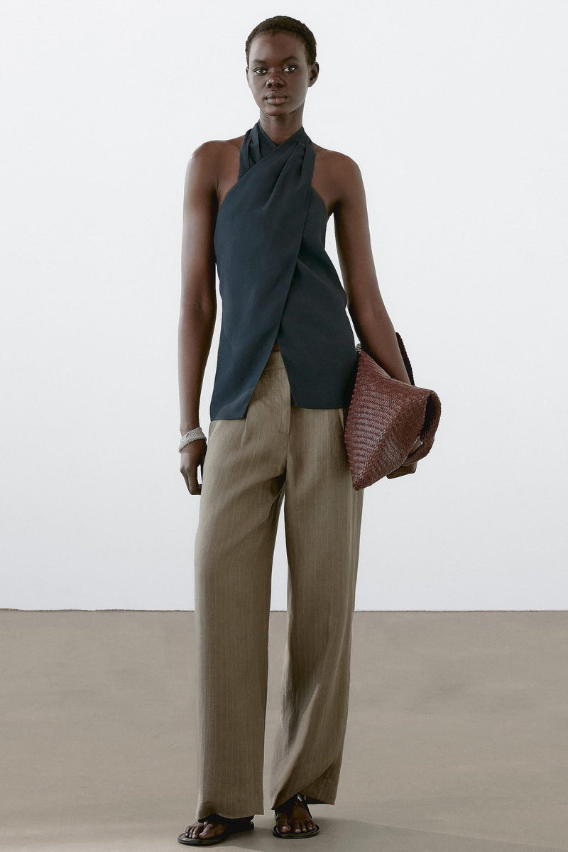 Effortlessly Elegant Top with a Timeless Design