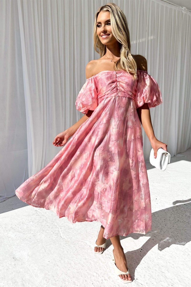 Effortlessly Elegant Dress with a Timeless Design