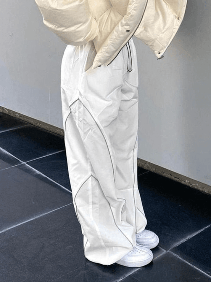Effortlessly Elegant Pants with a Timeless Design