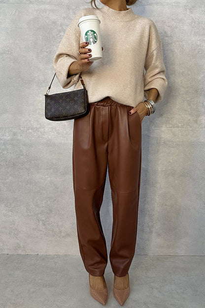 Effortlessly Elegant Pants with a Timeless Design