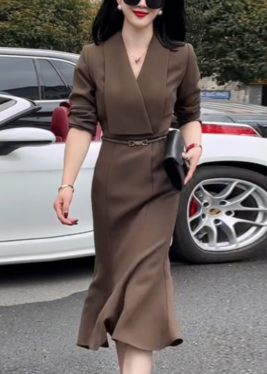 Beautifully Finished Dress in a Timeless Design