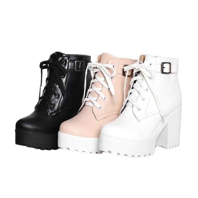 Well Tailored Boots with a Graceful Silhouette
