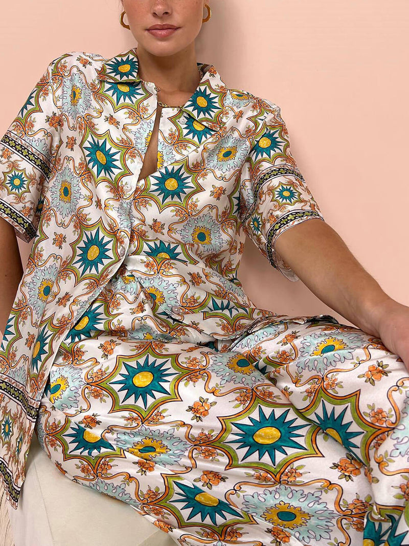 Effortlessly Elegant Pants with a Timeless Design