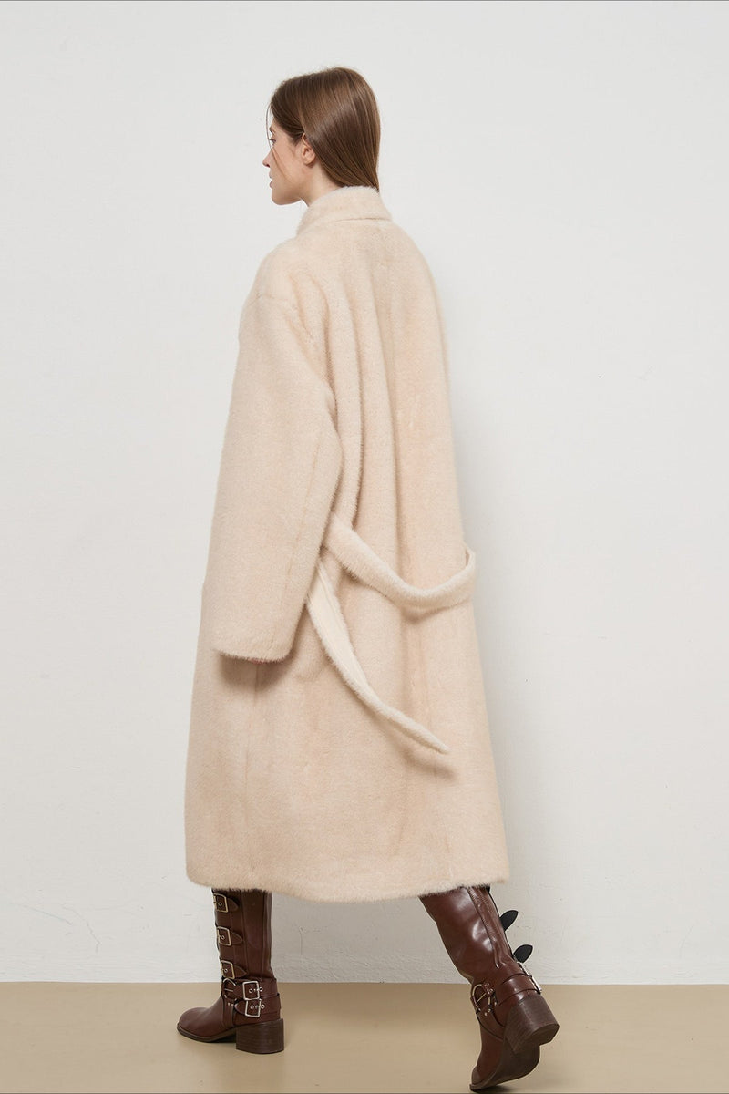 Effortlessly Elegant Coat with a Timeless Design
