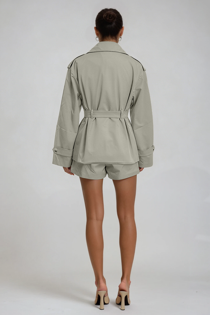 Well Tailored Pants with a Graceful Silhouette