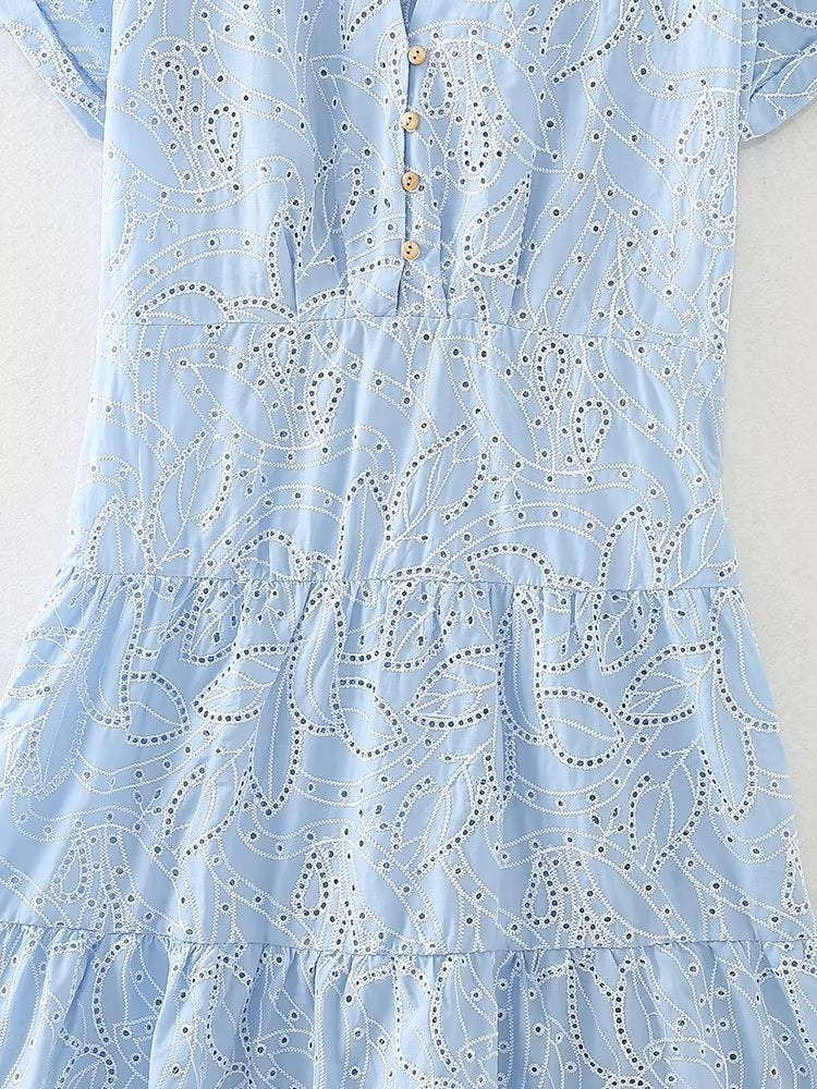 Effortlessly Elegant Dress with a Timeless Design