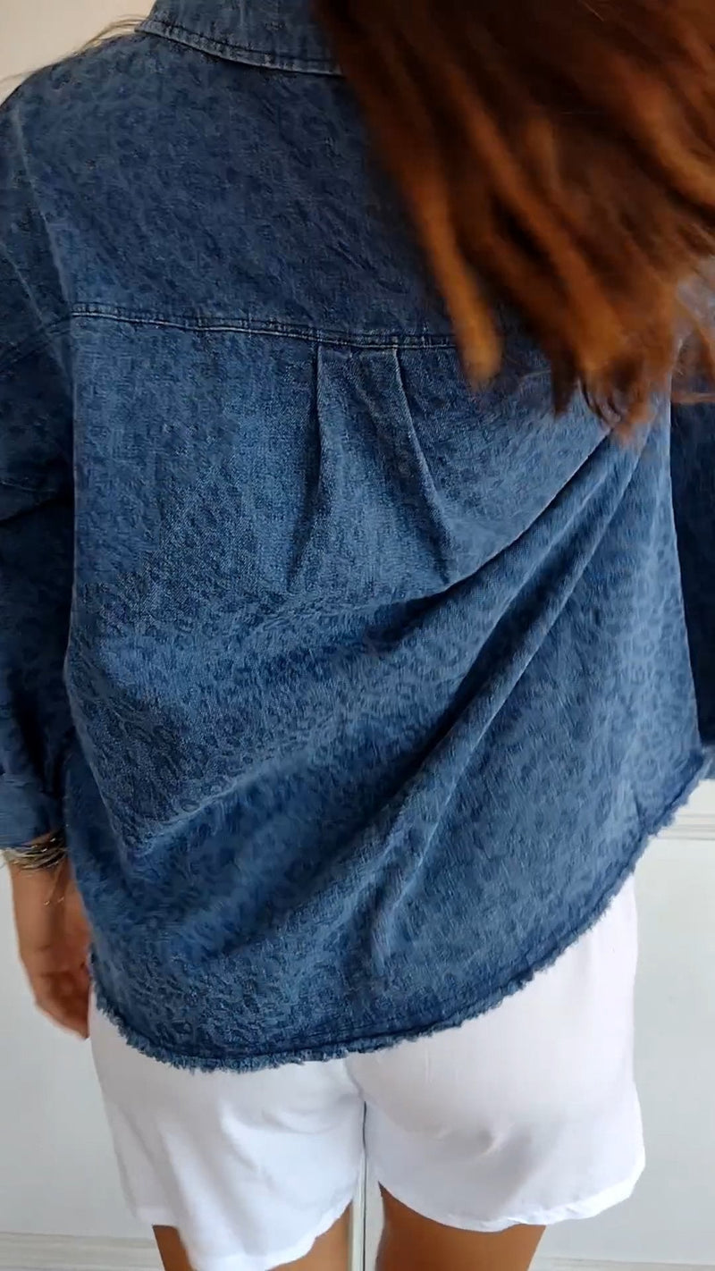 Well Tailored Shirt with a Graceful Silhouette