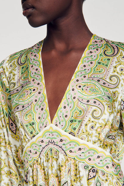 Beautifully Finished Dress in a Timeless Design