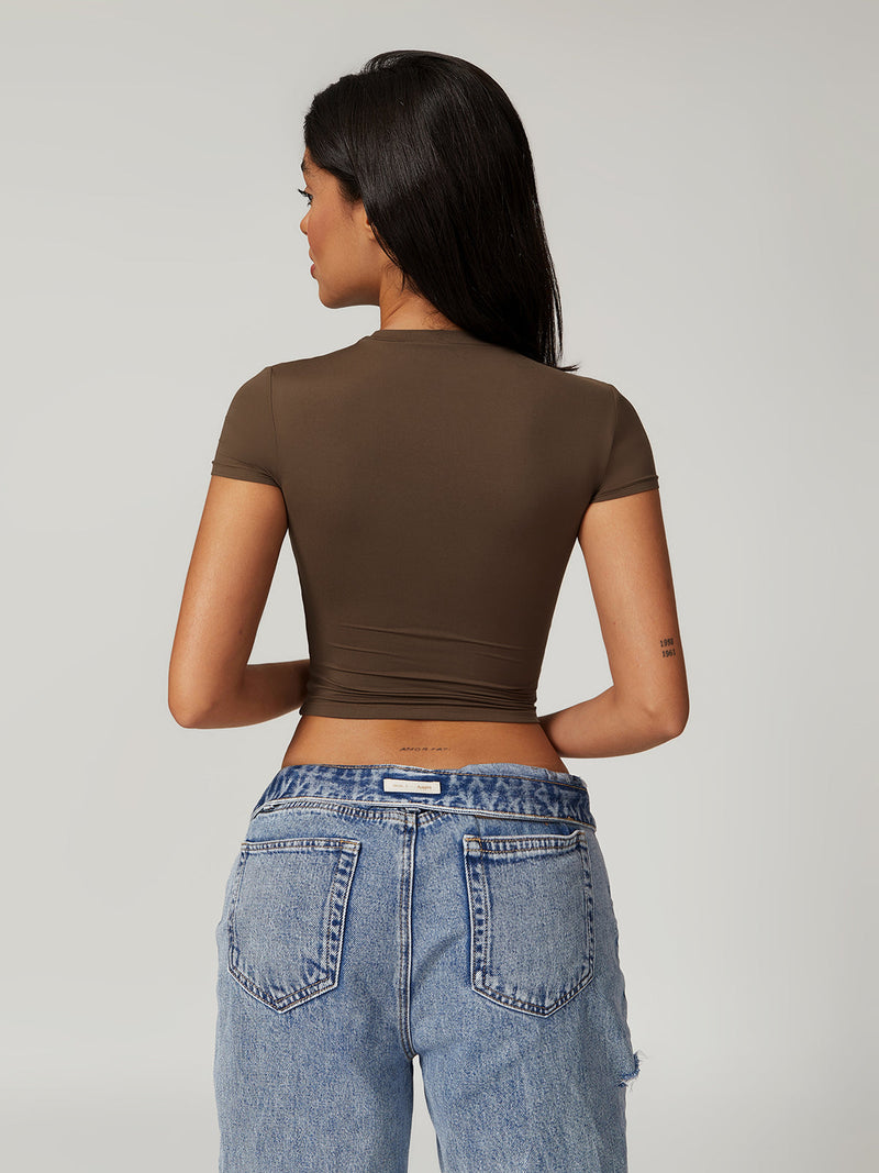 Well Tailored Top with a Graceful Silhouette