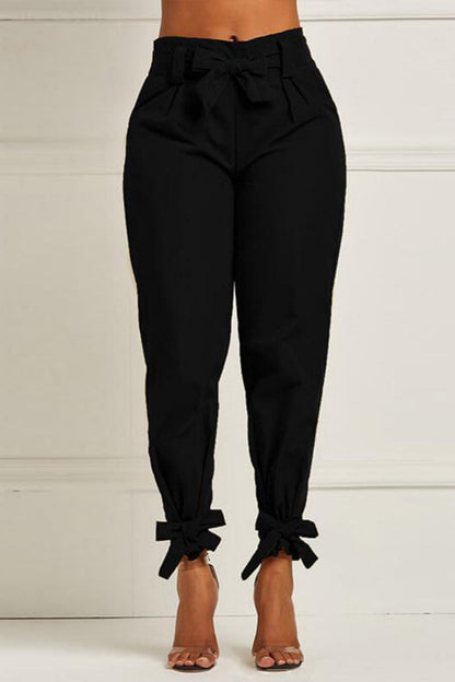 Elegantly Styled Trousers for Everyday Wear