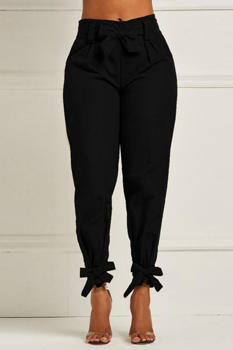 Elegantly Styled Trousers for Everyday Wear