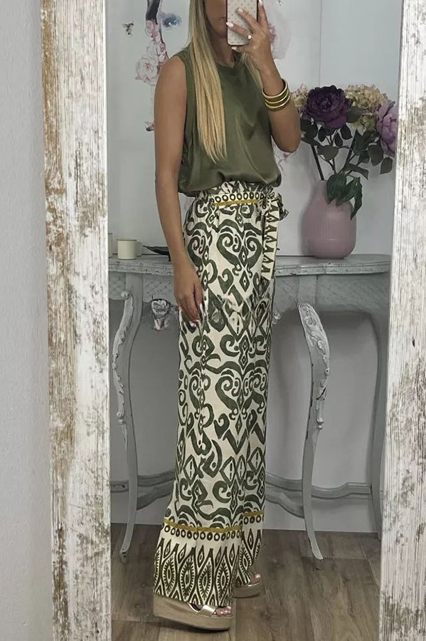 Classic Vintage Pants with a Flattering Fit