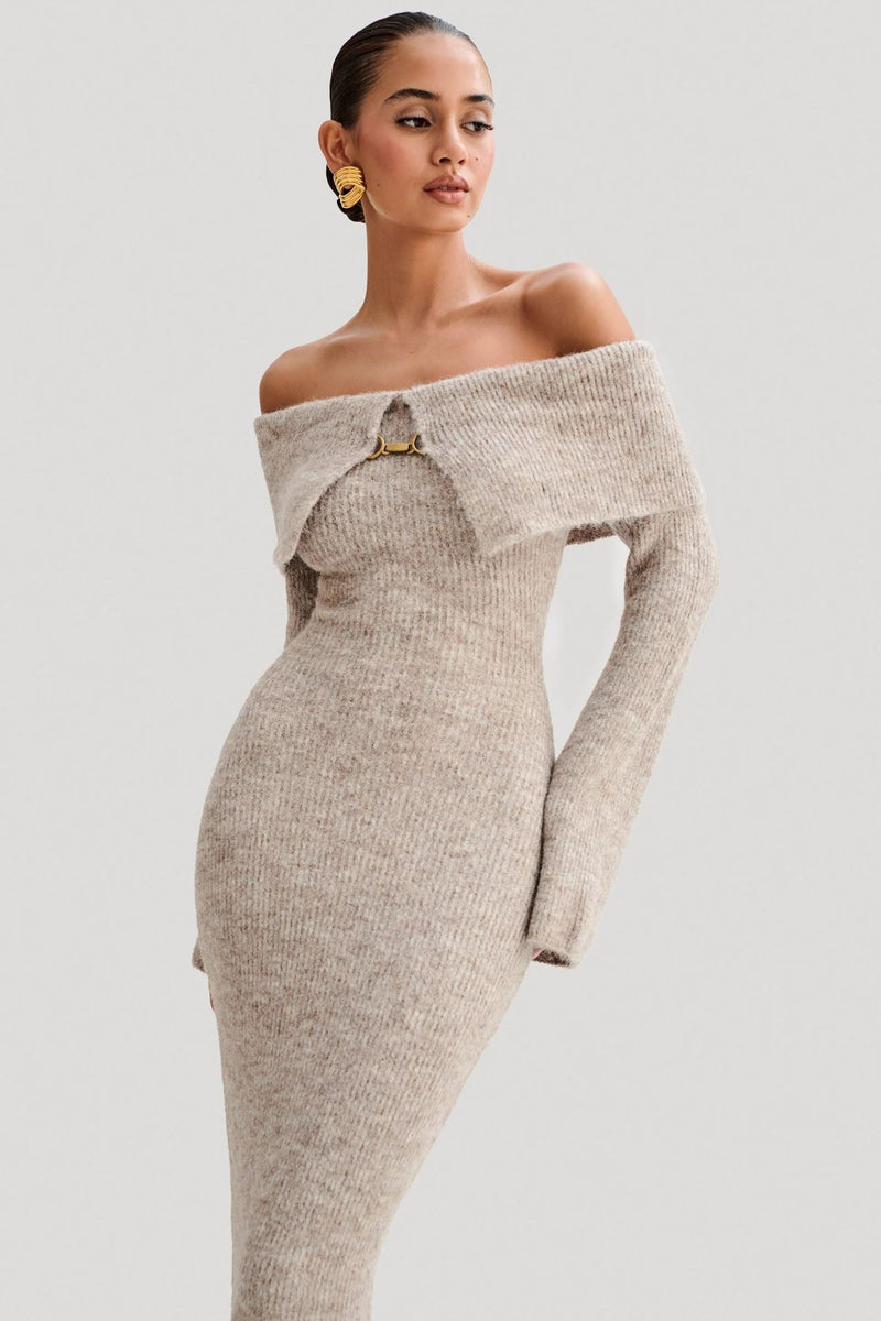 Well Tailored Sweater with a Graceful Silhouette