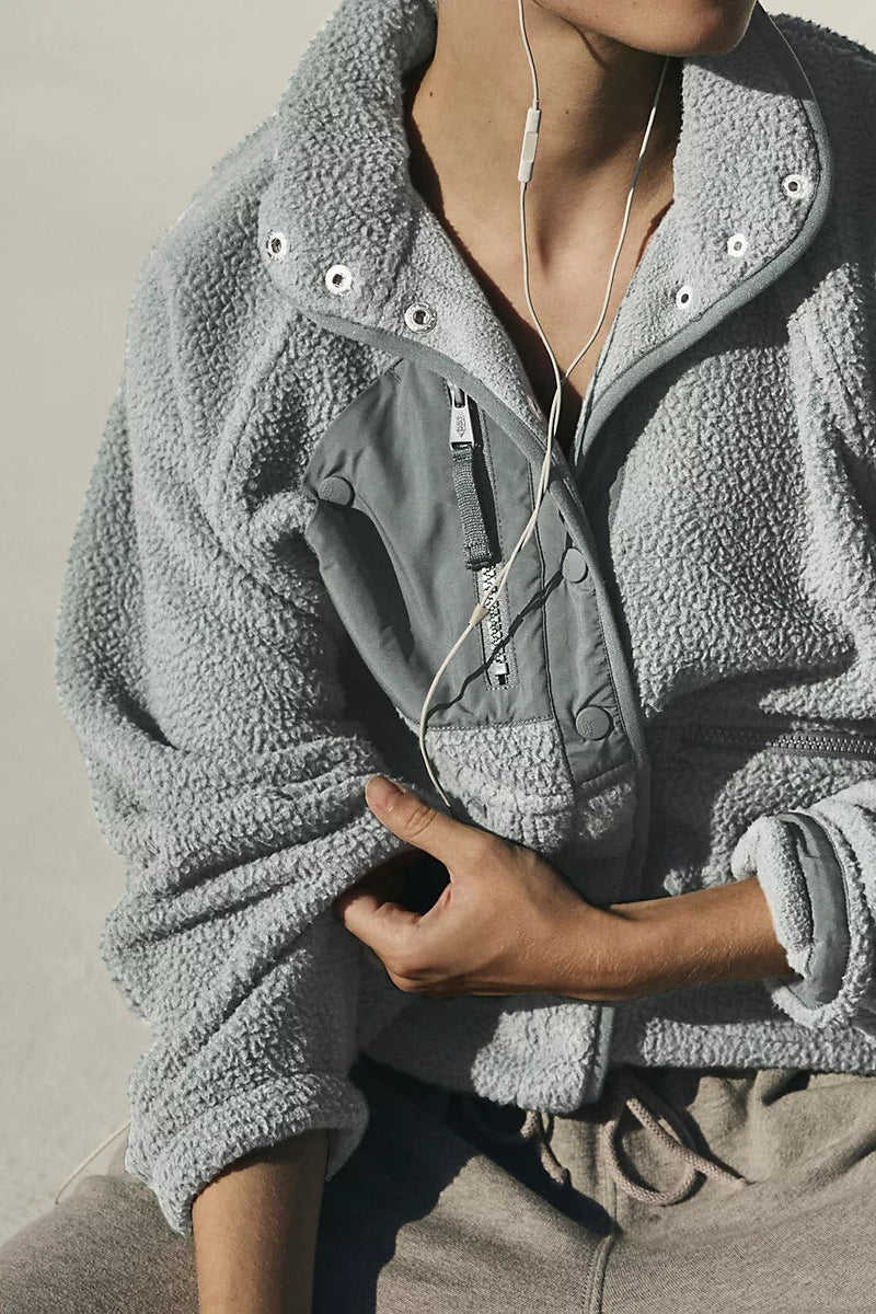 Effortlessly Elegant Jacket with a Timeless Design