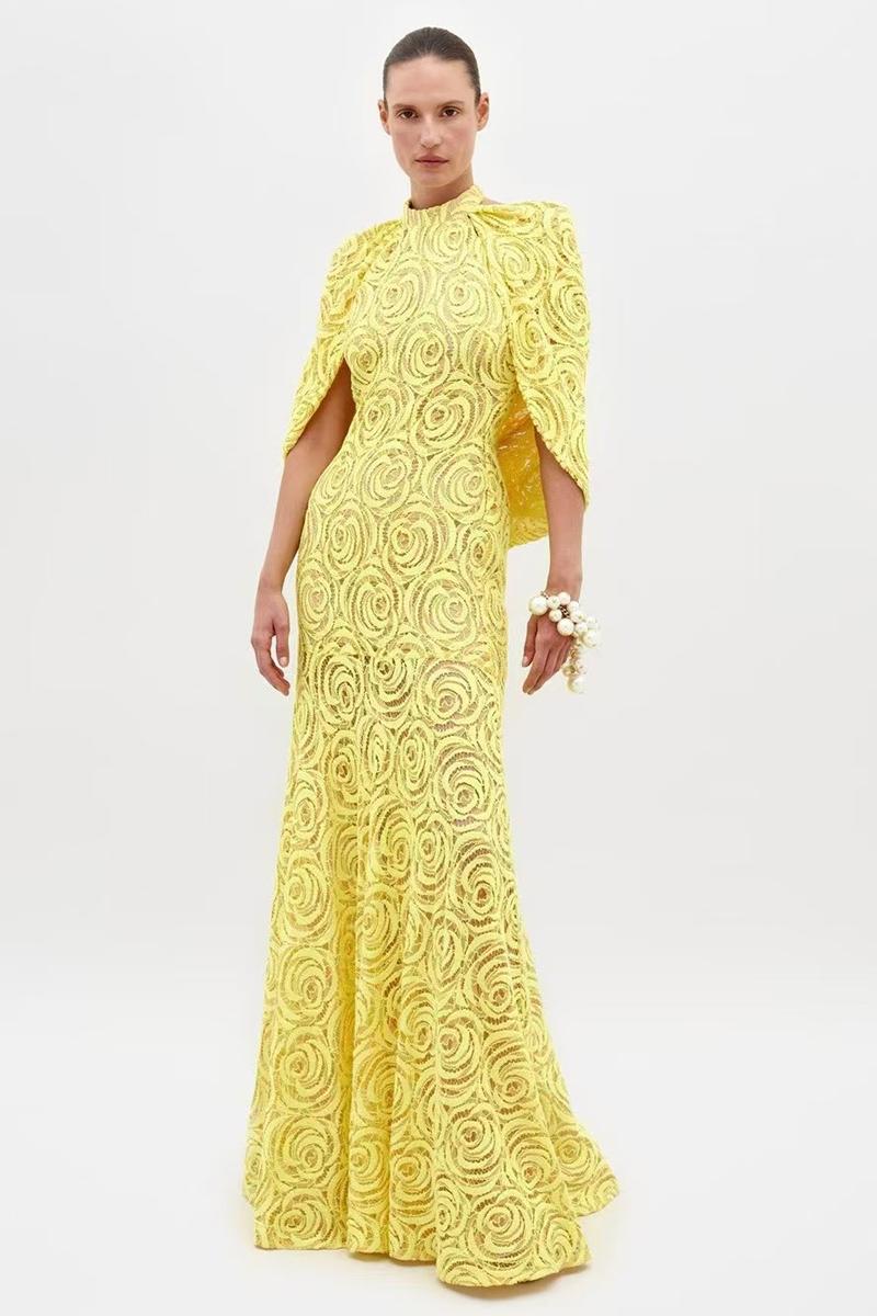 Beautifully Finished Dress in a Timeless Design