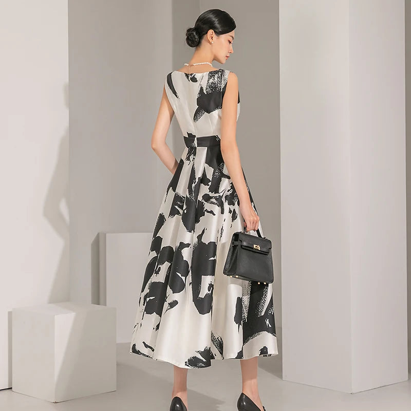 Effortlessly Elegant Dress with a Timeless Design