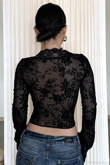 Effortlessly Elegant Blouse with a Timeless Design