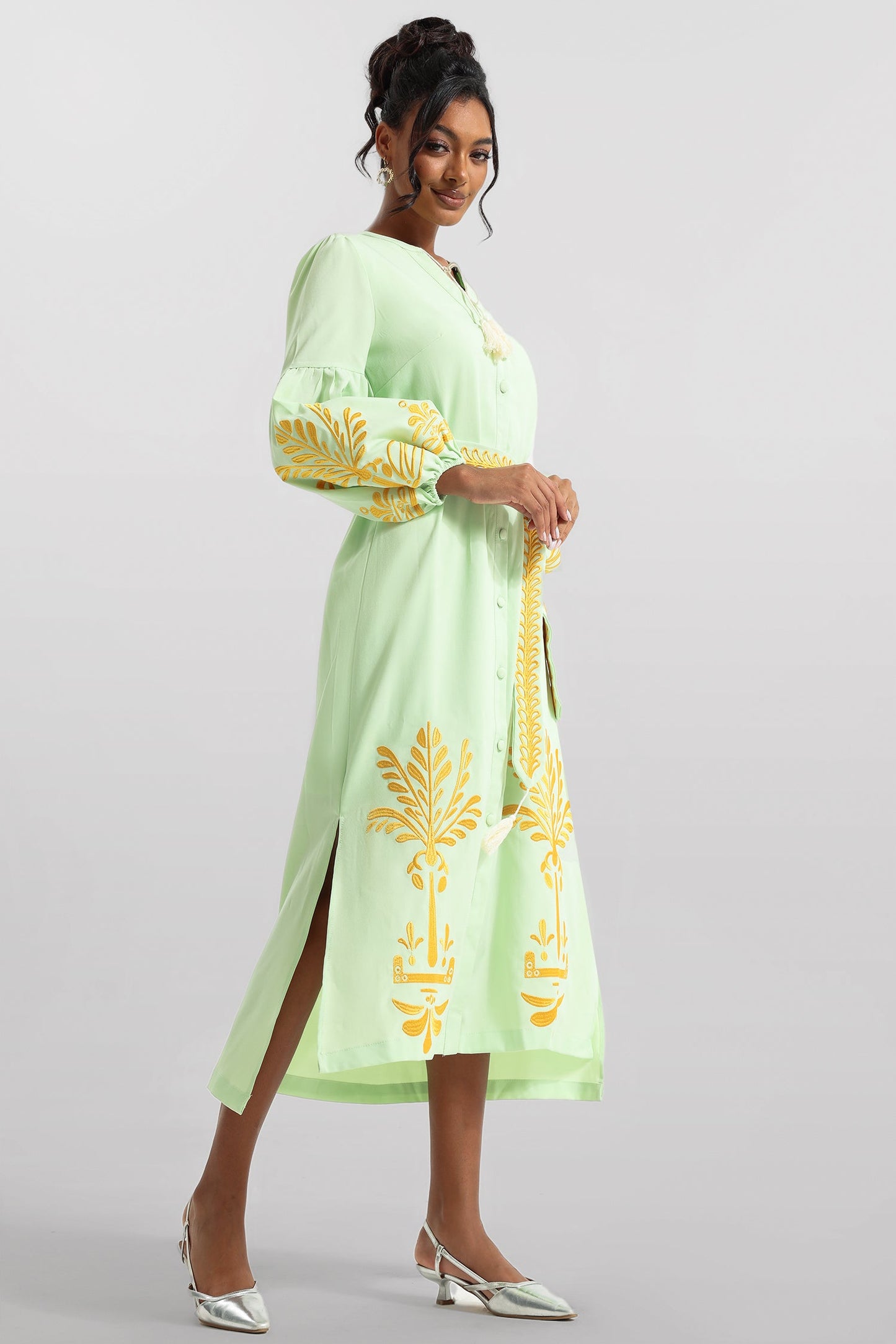 Well Tailored Dress with a Graceful Silhouette