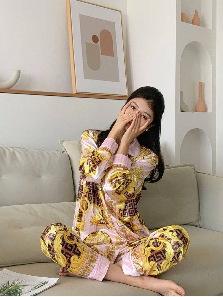 Classic Vintage Shirt with a Flattering Fit