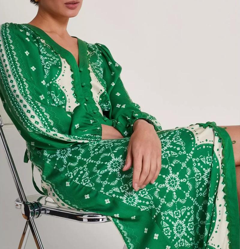 Sophisticated Dress with a Clean Classic Look
