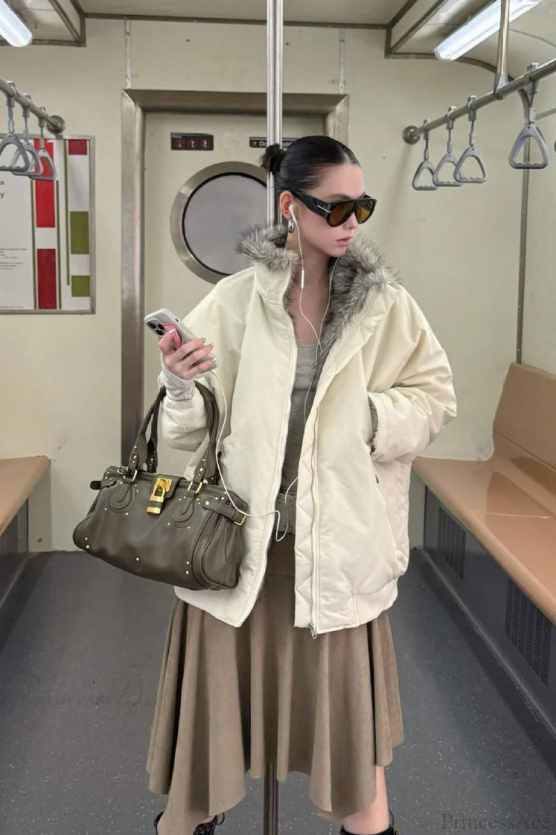 Effortlessly Elegant Coat with a Timeless Design