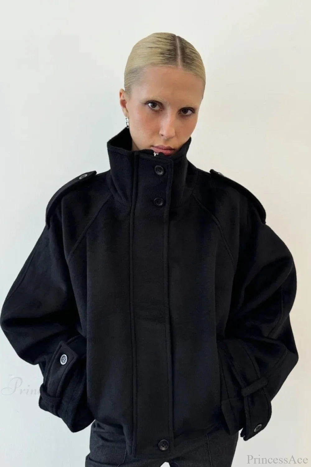 Beautifully Finished Coat in a Timeless Design