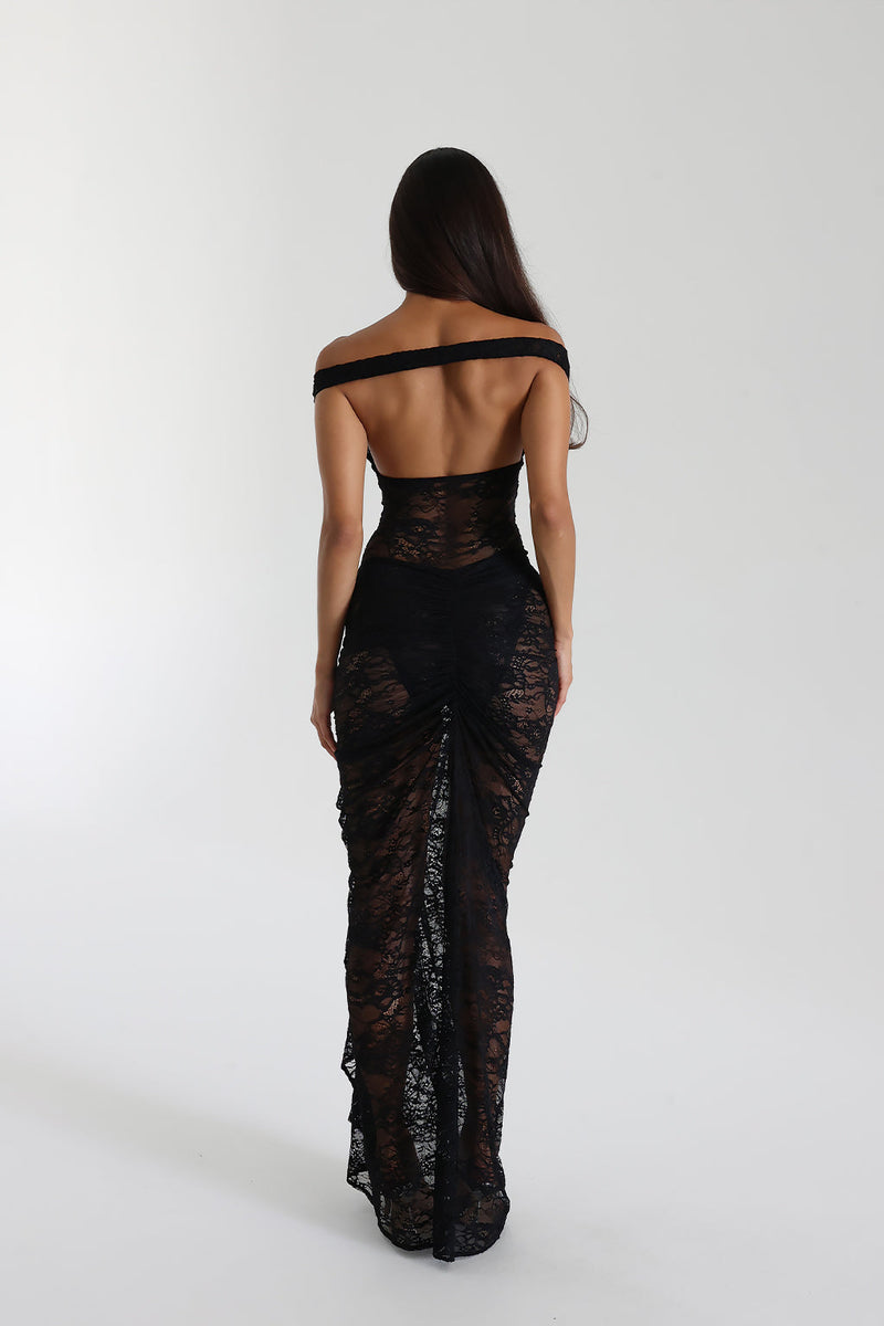 Effortlessly Elegant Dress with a Timeless Design