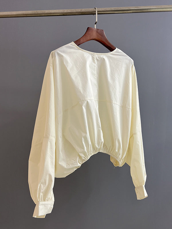 Well Tailored Blouse with a Graceful Silhouette