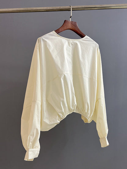 Well Tailored Blouse with a Graceful Silhouette