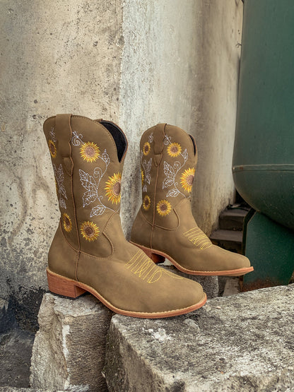 Elegantly Styled Boots for Everyday Wear