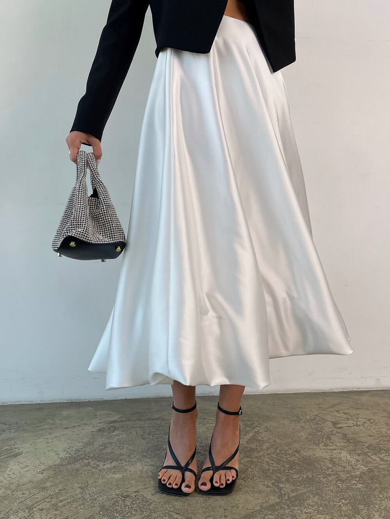 Effortlessly Elegant Garment with a Timeless Design
