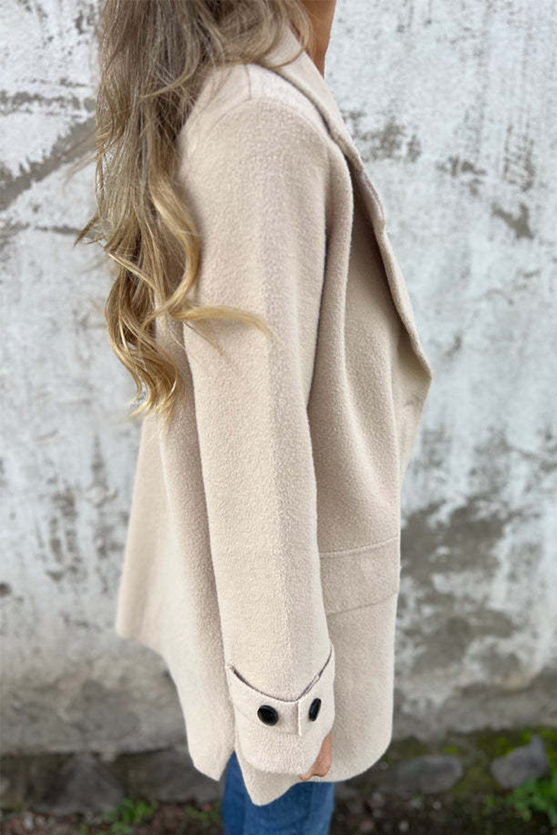 Effortlessly Elegant Garment with a Timeless Design