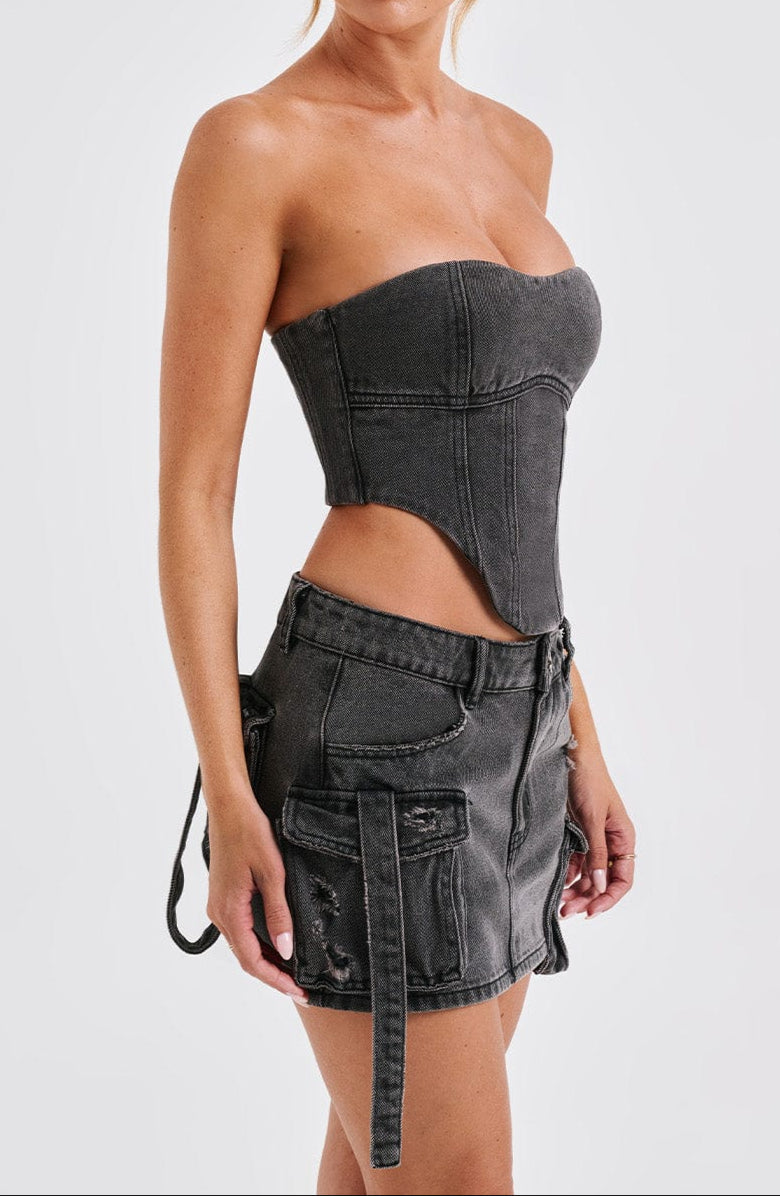 Effortlessly Elegant Garment with a Timeless Design