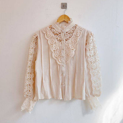 Effortlessly Elegant Blouse with a Timeless Design
