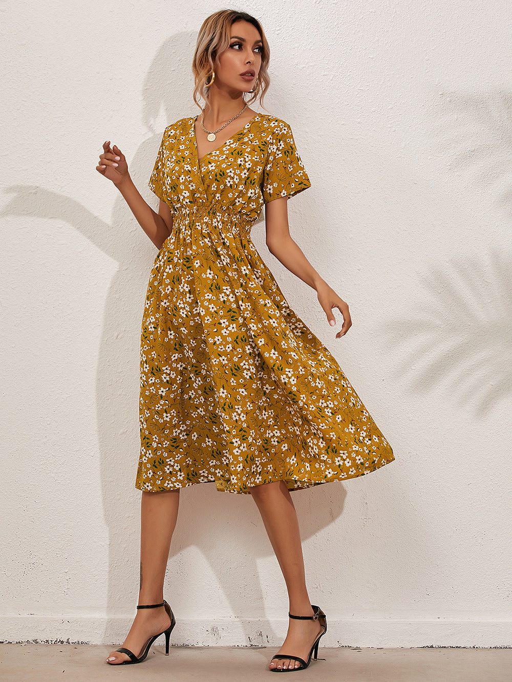 Beautifully Finished Dress in a Timeless Design