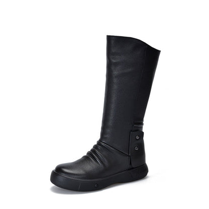 Well Tailored Boots with a Graceful Silhouette